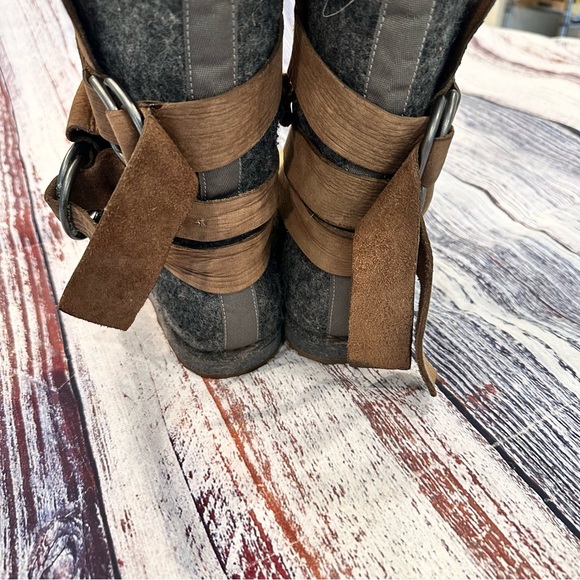 Sorel Chipahko Leather and Felt Blanket Boots - Picture 5 of 10